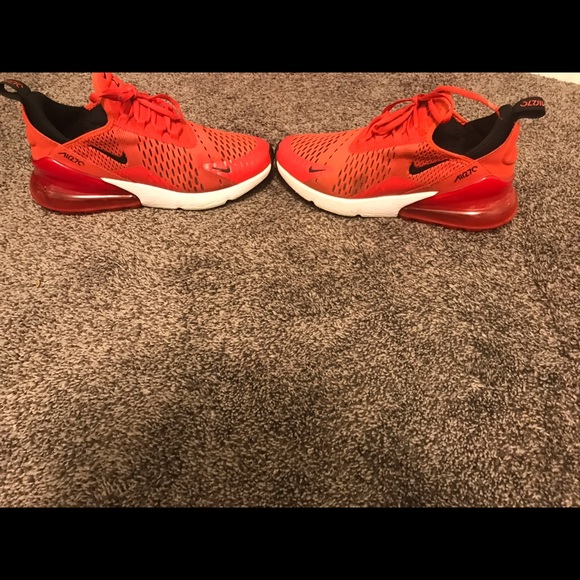 These are Nike Air 270 shoes. - Picture 4 of 4